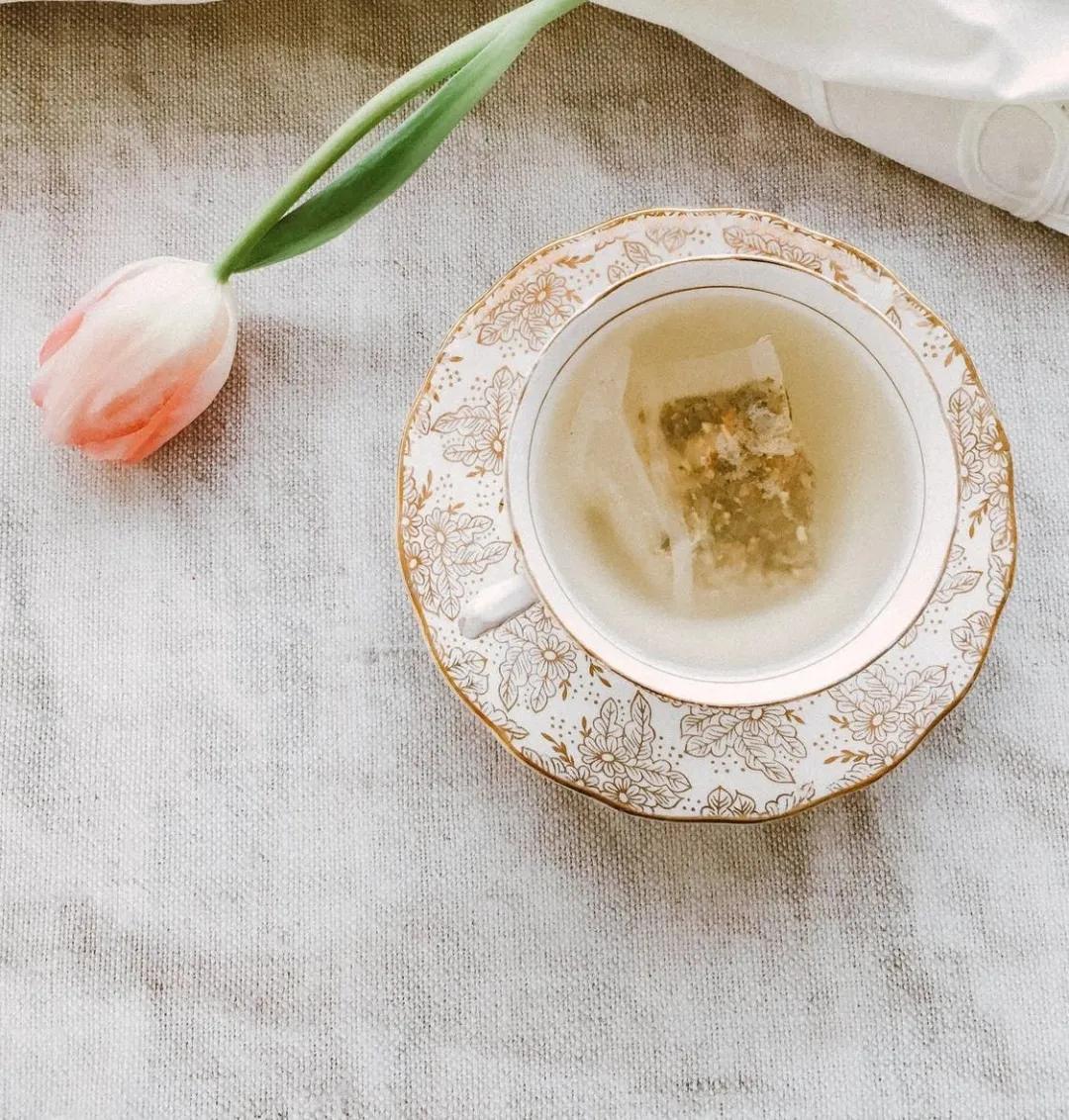 经常喝茶水牙会变黄,喝茶对牙有好处吗