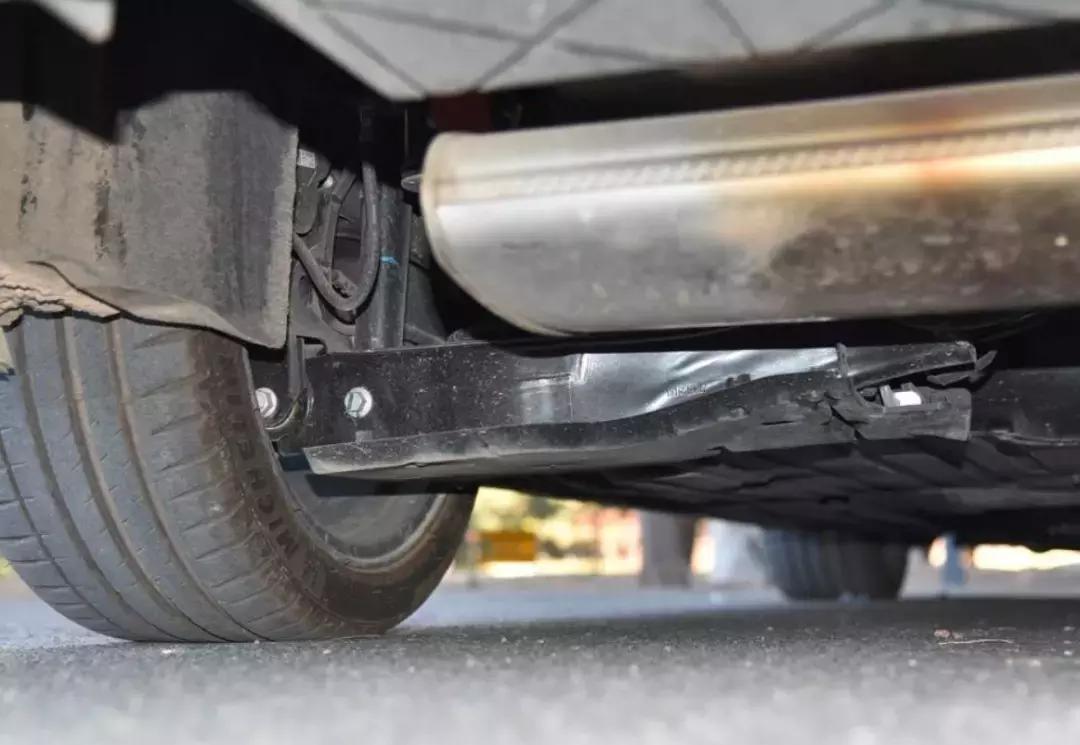 福克斯和朗逸比较,a级轿车大众朗逸参数