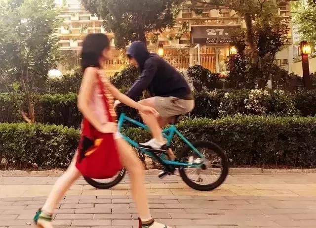 自嘲自己的孩子,会自嘲的人有大智慧