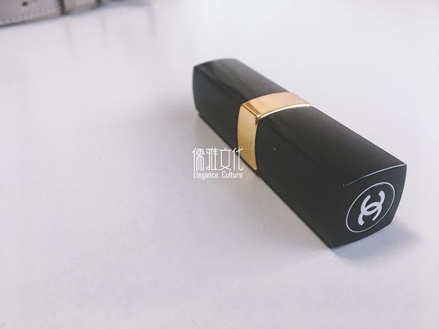 「EDC」突击翻包身边人，信仰大牌的二娃娘