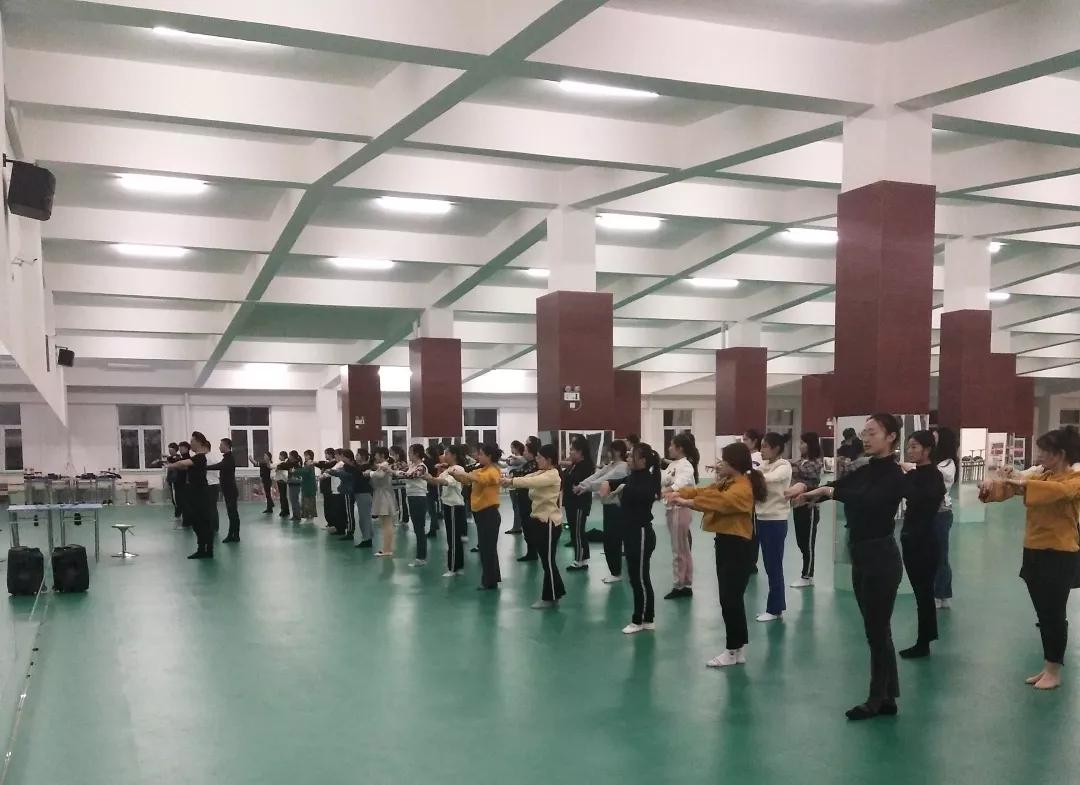 新学期课程延续公告,大学线上选修课去哪儿上