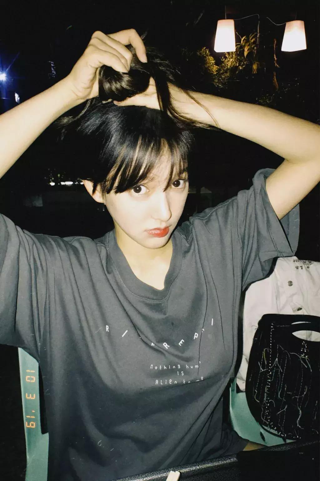 金晨：我们来自拍吧，张歆艺：先分我点头发...