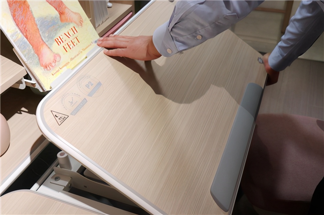 奋进星功能学习桌椅：为孩子的身体健康保驾护航