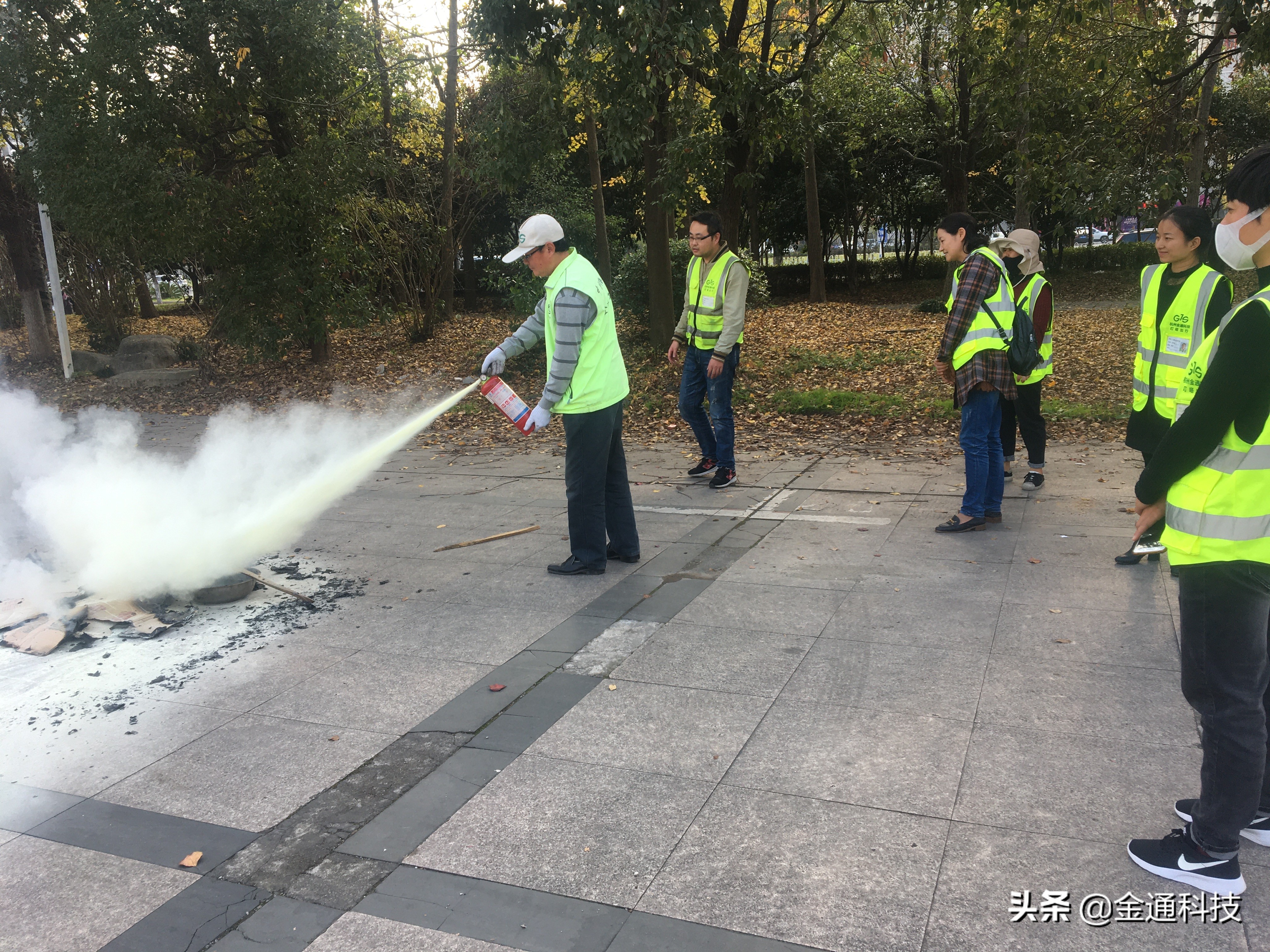 严守“安全关”!公共自行车保障冬季出行