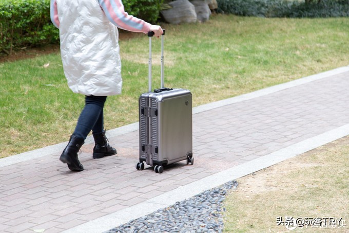 镁铝合金行李箱拉杆箱,拉杆行李箱哪款比较好用
