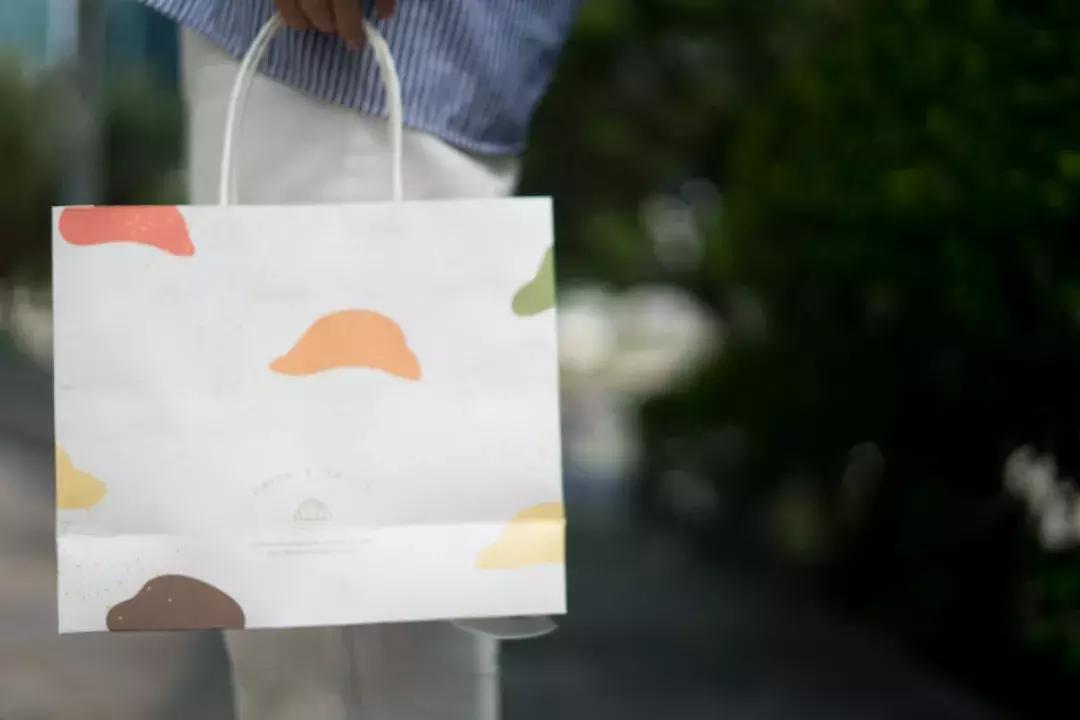 一*爆口**浆的咩咩包来了，今天也是努力营业的奈雪咩！