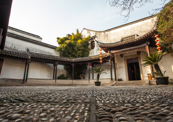 每根木头上的雕刻图案都不一样？细细观察才能发现这宝藏大院