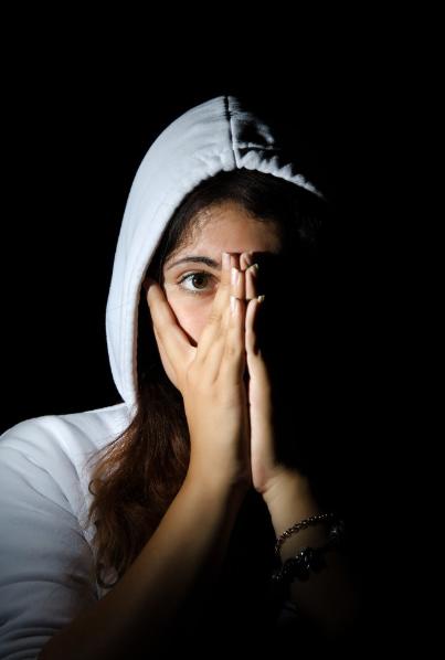 孤儿被收养哭了,孤儿被收养后本以为可以改变命运