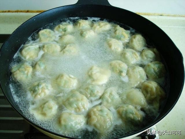 煮饺子怎么知道饺子熟没熟,煮饺子怎么判断熟了没