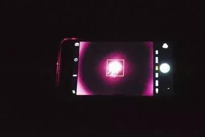 租客发现针孔摄像头,发现公寓有针孔摄像头房东倒霉吗