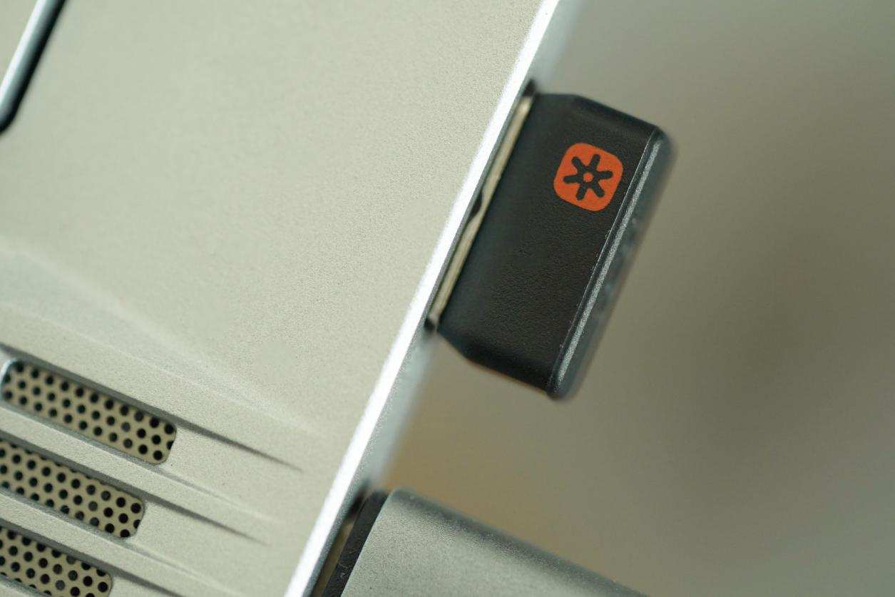 罗技m330无线鼠标怎么样,罗技m380无线鼠标怎么使用