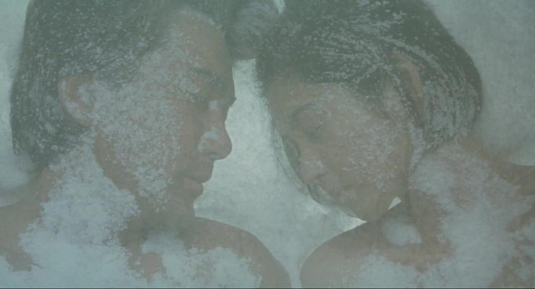 大尺度描写、日本婚外情小说,为何被奉为“震撼人心的杰作”?