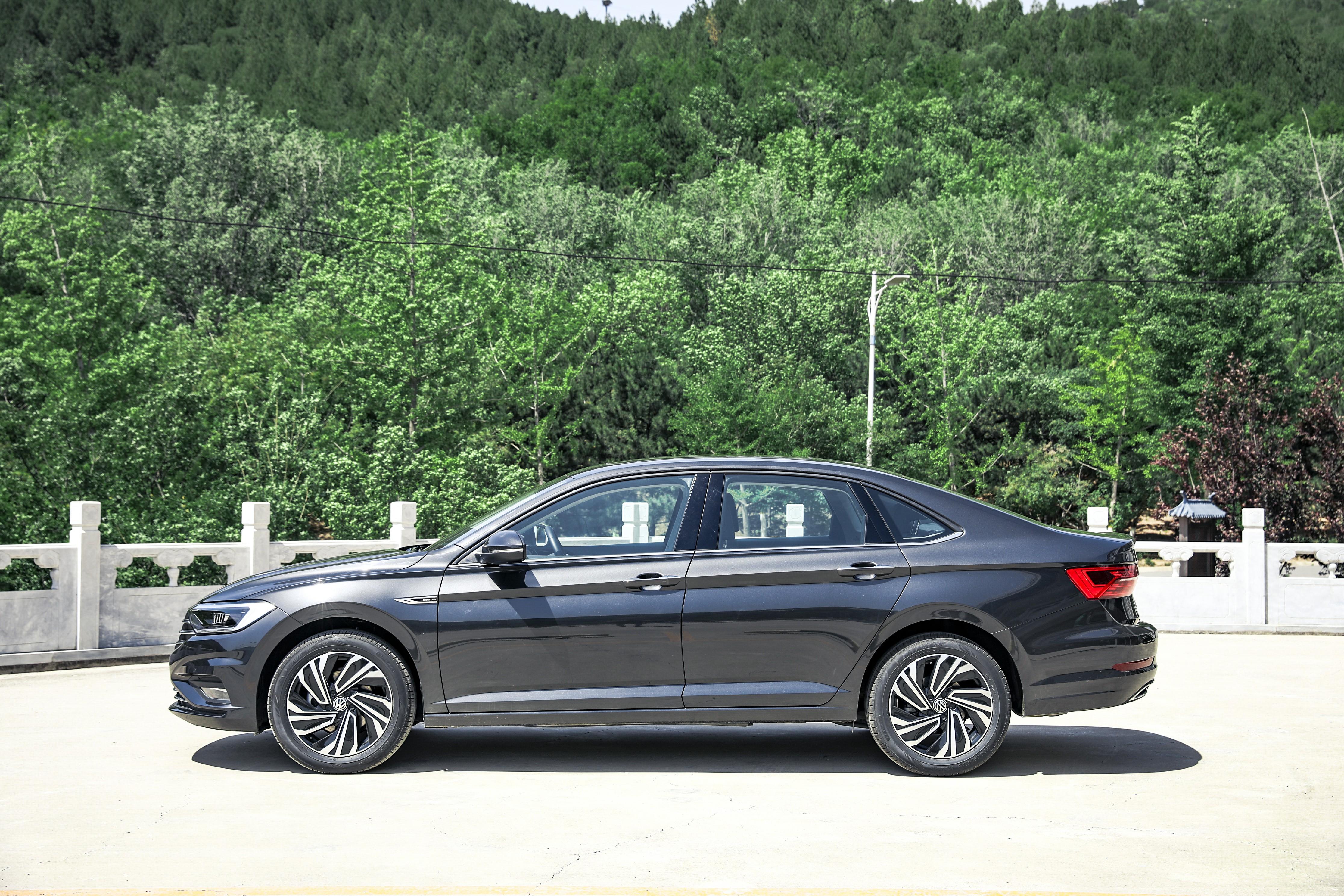 斯柯达明锐1.6和速腾发动机一样吗,斯柯达新明锐和速腾对比