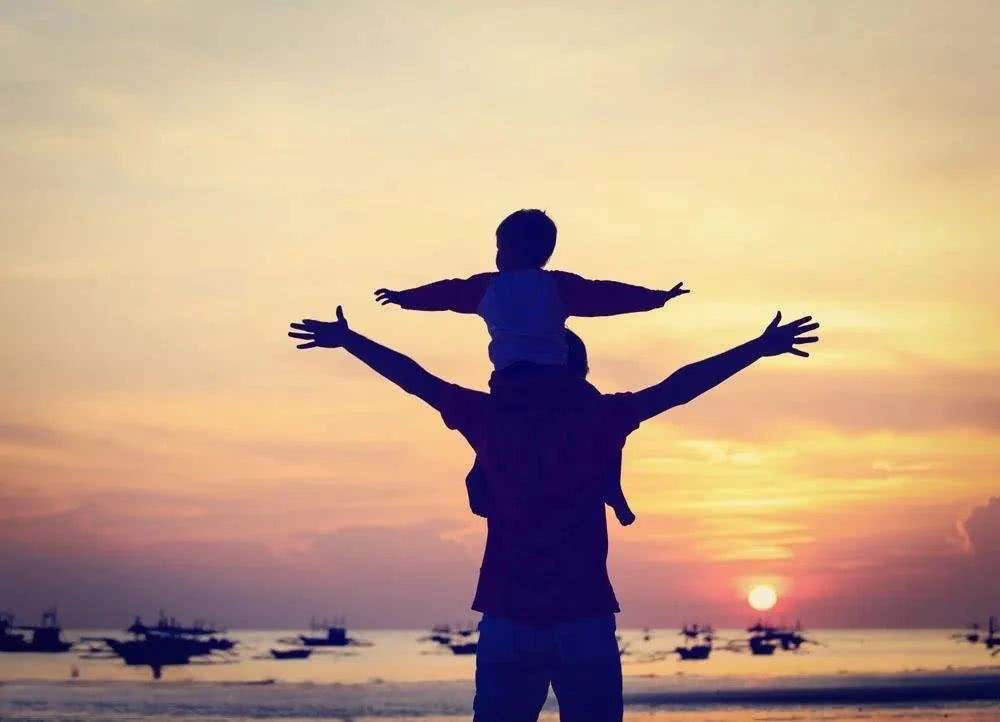 解读《阳光普照》：一场亲情和解的背后，是舍弃疏远与偏见的结果