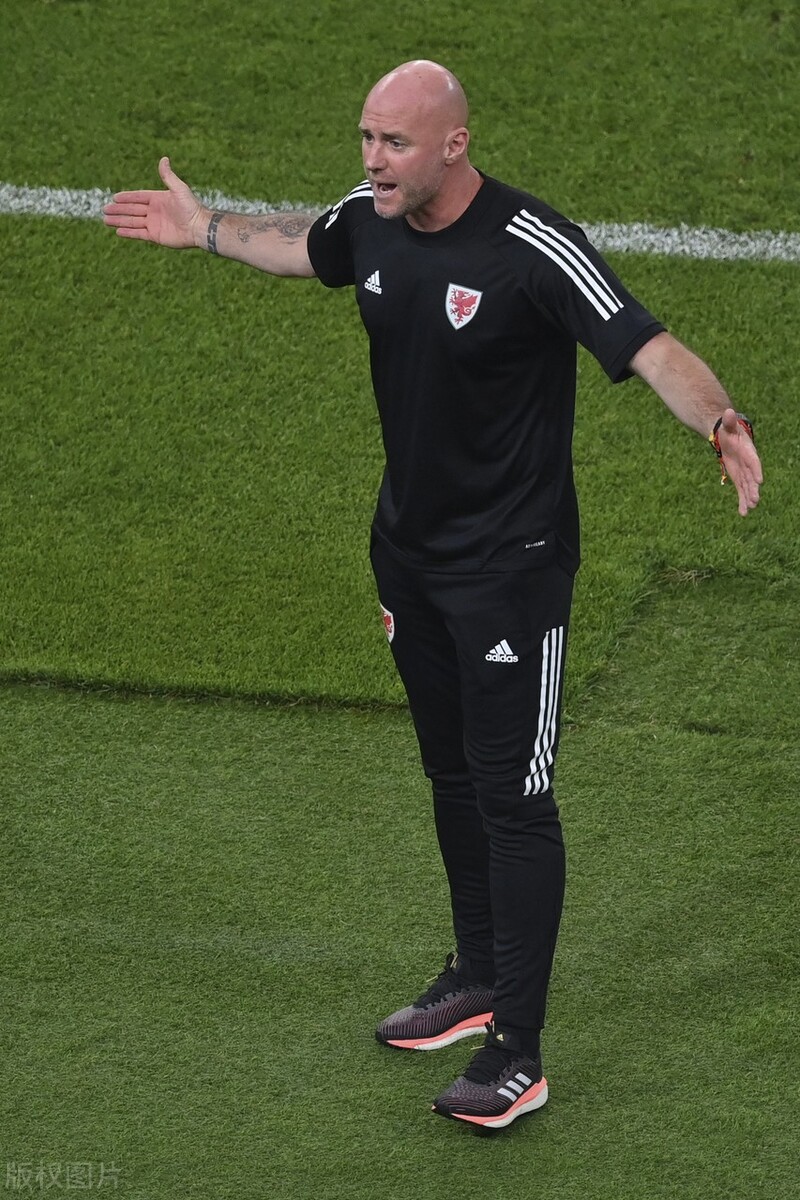 欧洲杯德国主帅勒夫,勒夫个人时装秀