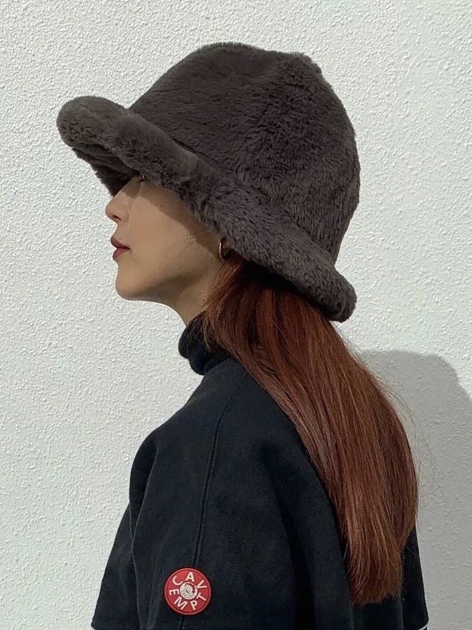 脸小适合戴哪种帽子好看,脸大的女生戴什么样帽子好看