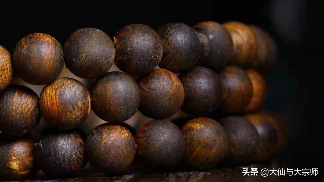 1串43克的绿奇楠手串目前价位多少,100元左右的奇楠手串是真的吗