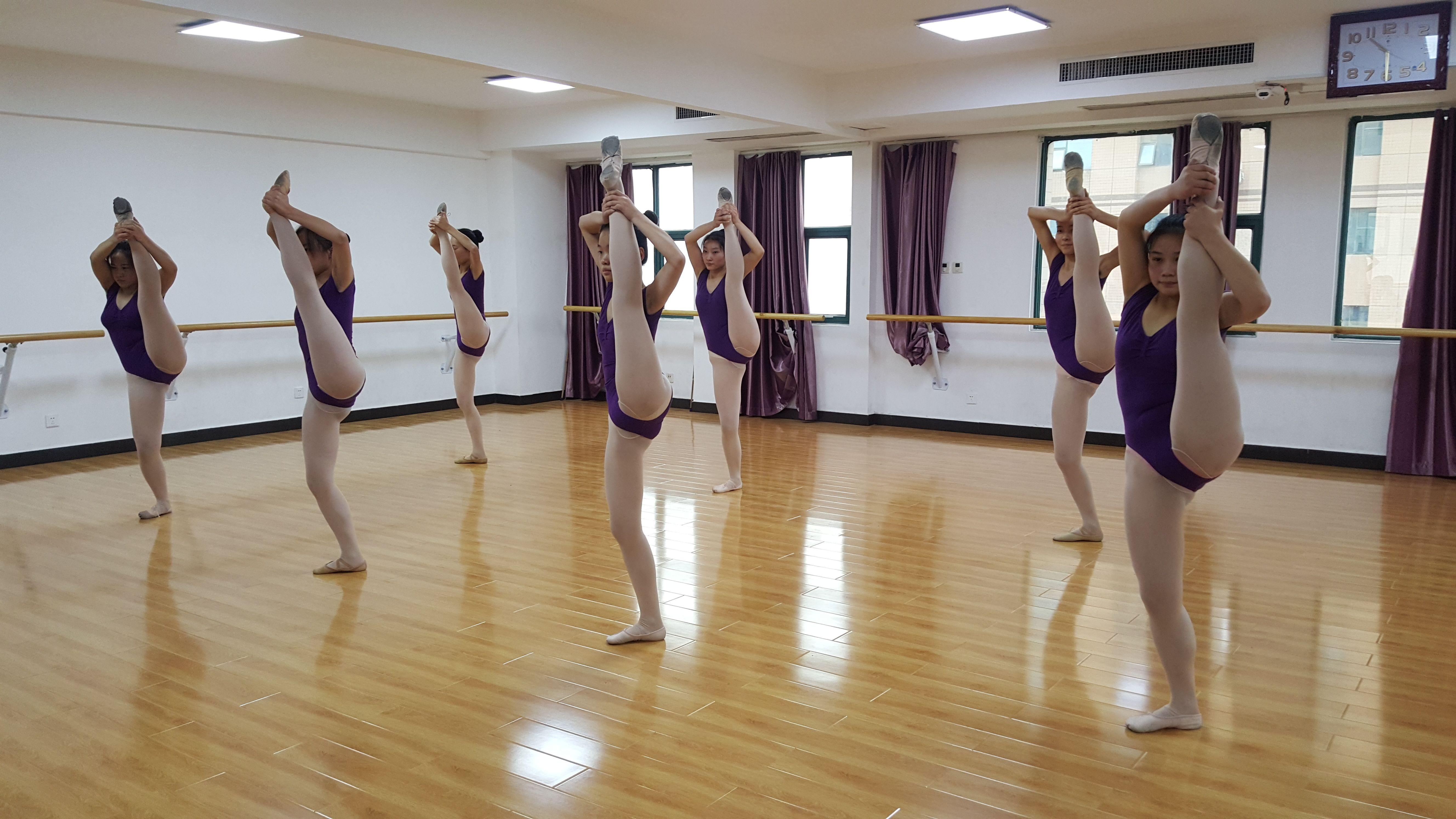 艺考舞蹈生日常训练有多痛,舞蹈艺考训练痛哭有必要吗