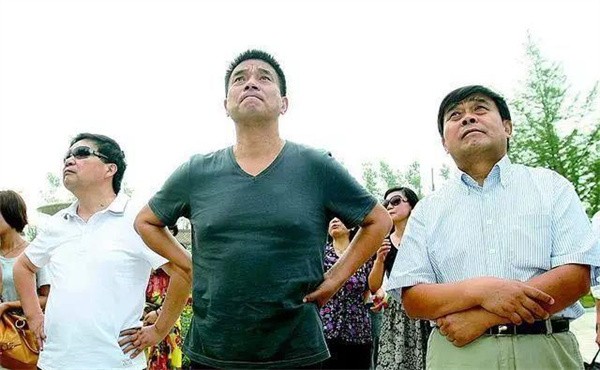 四兄弟创业27年欠款30亿,四兄弟创业成百亿富豪