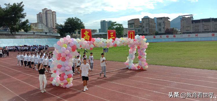 广西柳城中学“19扬帆起航圆梦2022”2019级高二升高三授旗仪式