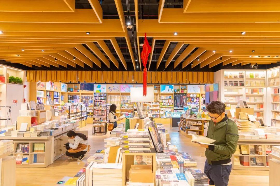 至强扫货攻略！佛山CBD潮玩新地标，女生月购物狂欢！