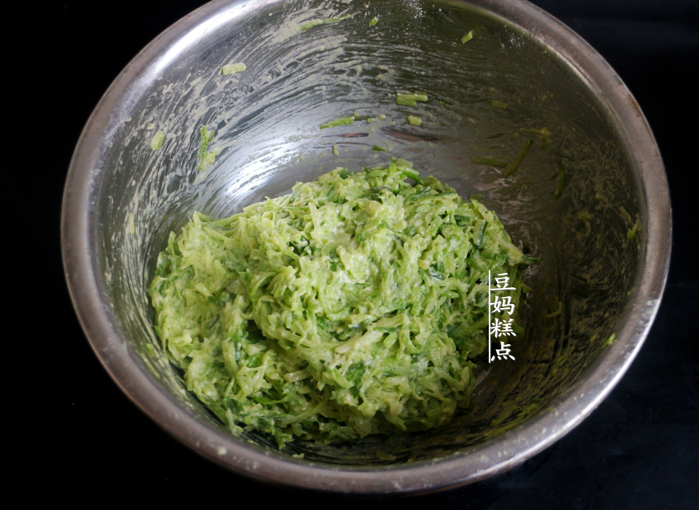 炸好丸子萝卜怎么做好吃,萝卜丸子放什么炸又酥又软