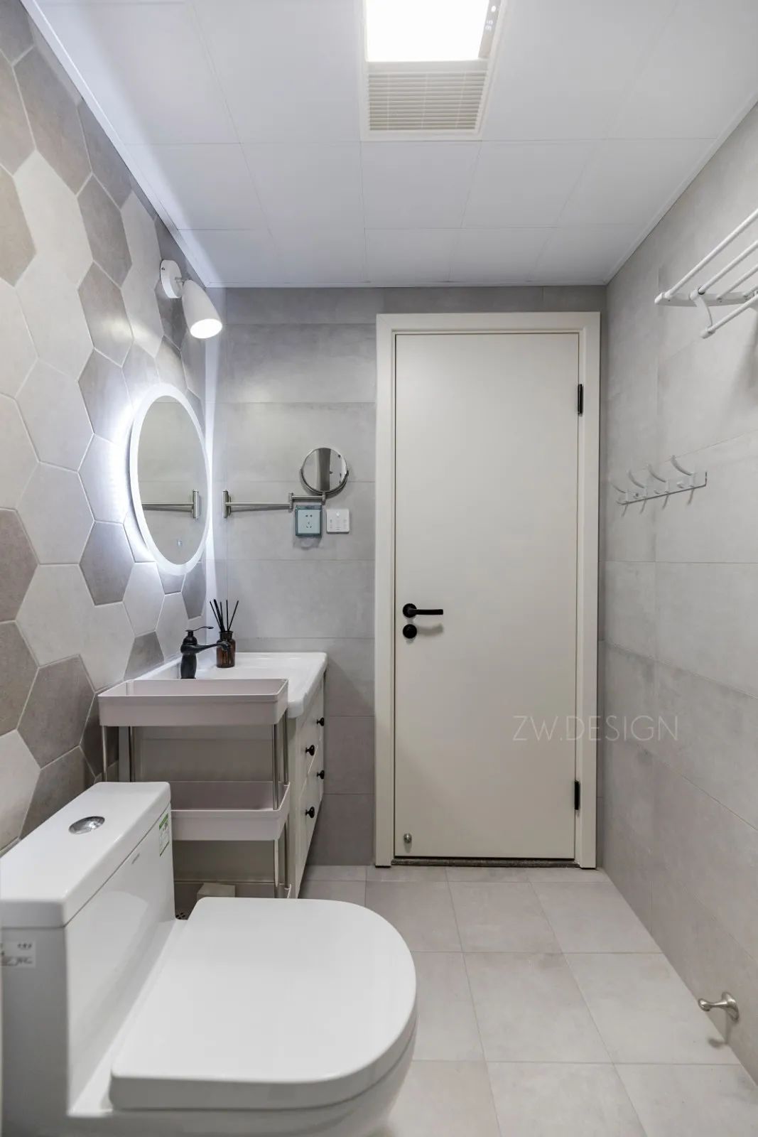 75平小户型客厅装修现代简约风,套内70平现代轻奢风格