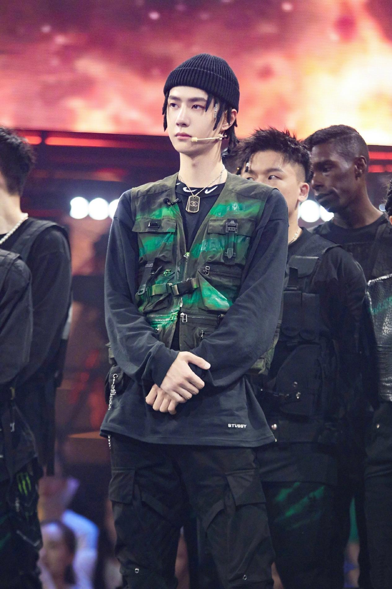 马甲的不同风格穿搭,小众简约风马甲穿搭