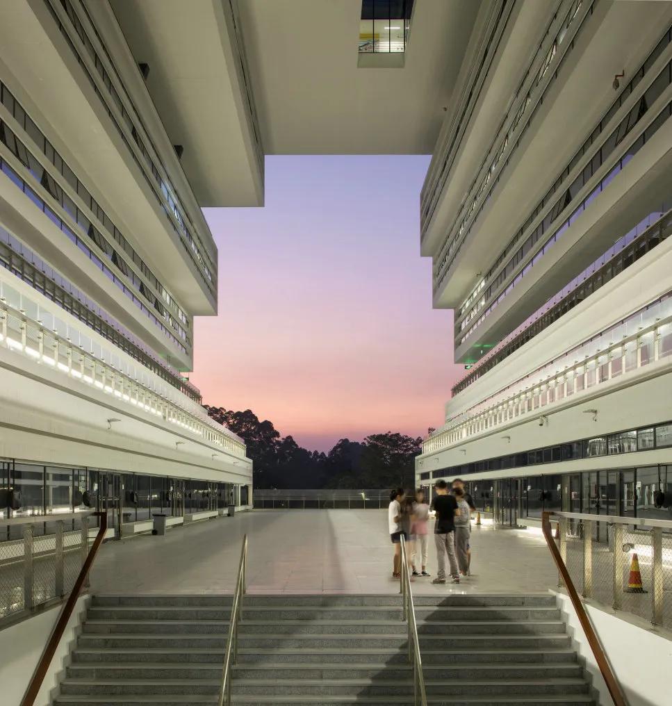 竖向堆叠的医疗之环：汕头大学新医学院