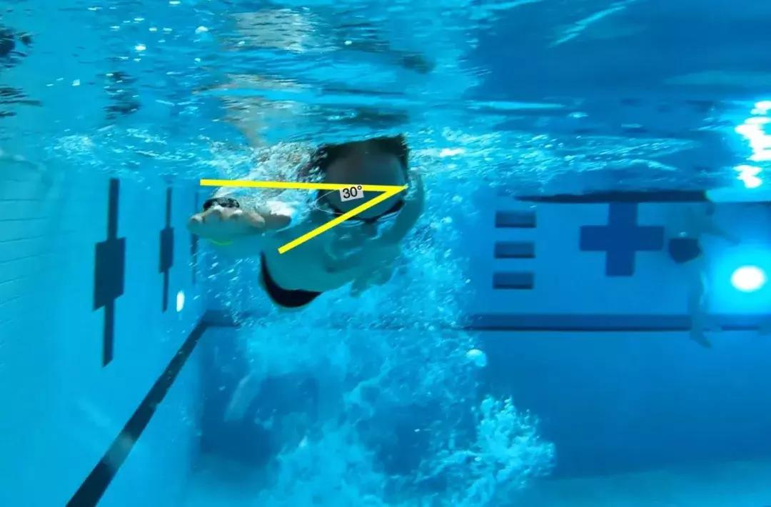 自由泳双侧呼吸的建议,双侧呼吸怎么练