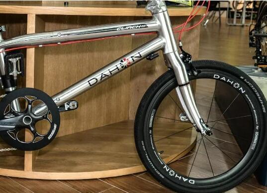 大行d82015纪念版和2022款区别,大行d8评测视频