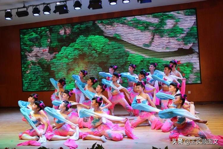 桂园学校热烈庆祝第三十六个教师节暨十年校庆表彰大会