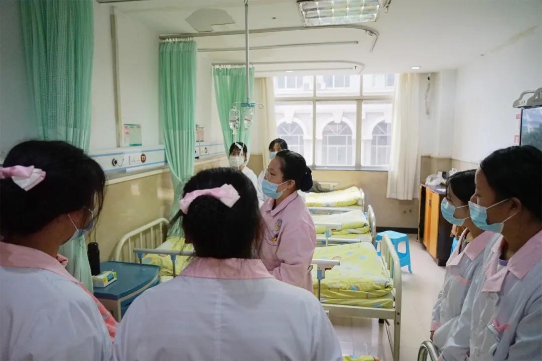 重庆骑士医院变身青春晒场百余名“小仙女”美出一道风景