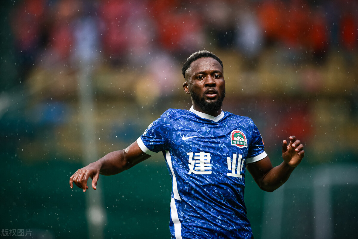 复盘：1-1背后是战术失败，中场拥挤+单前锋成郝伟最大败笔