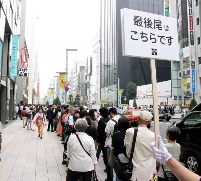 现在,全靠霓虹文具给我带来工作的归属感