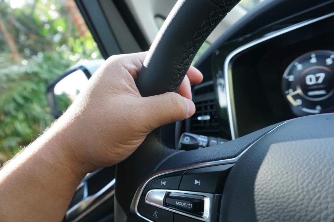 到底是买传祺m8好还是荣威mpv好呢,完美诠释中国式豪华mpv传祺m8