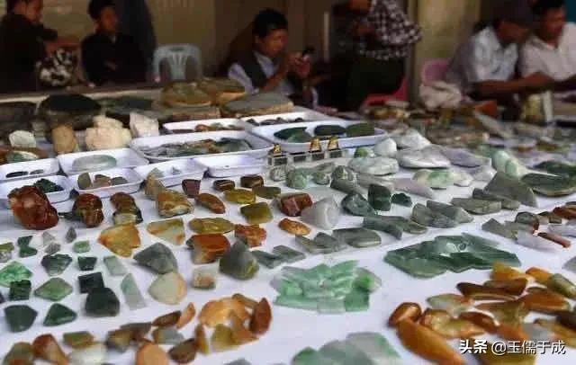 瑞丽市翡翠玉石市场,孔雀舞瑞丽