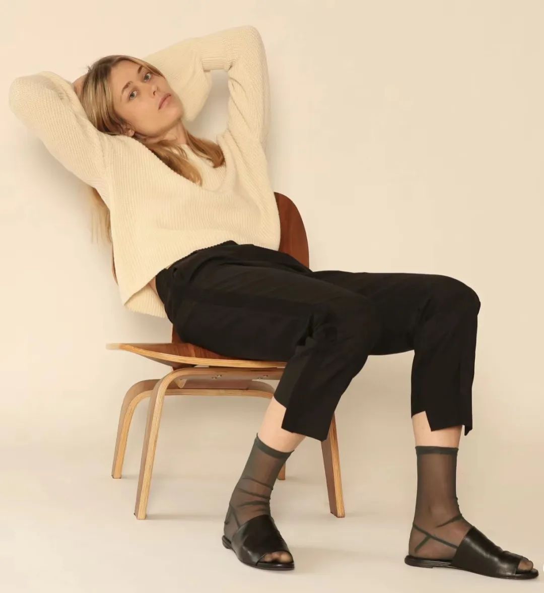 现在的袜子怎么也成了一种时尚,现在的袜子越来越时尚了