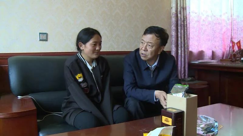 「情系车巴沟话谈百姓事」俞成辉深入卓尼县尼巴镇调研指导工作