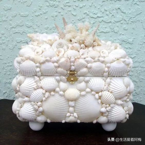 在贝壳里做上好看的装饰,简单的贝壳的工艺品