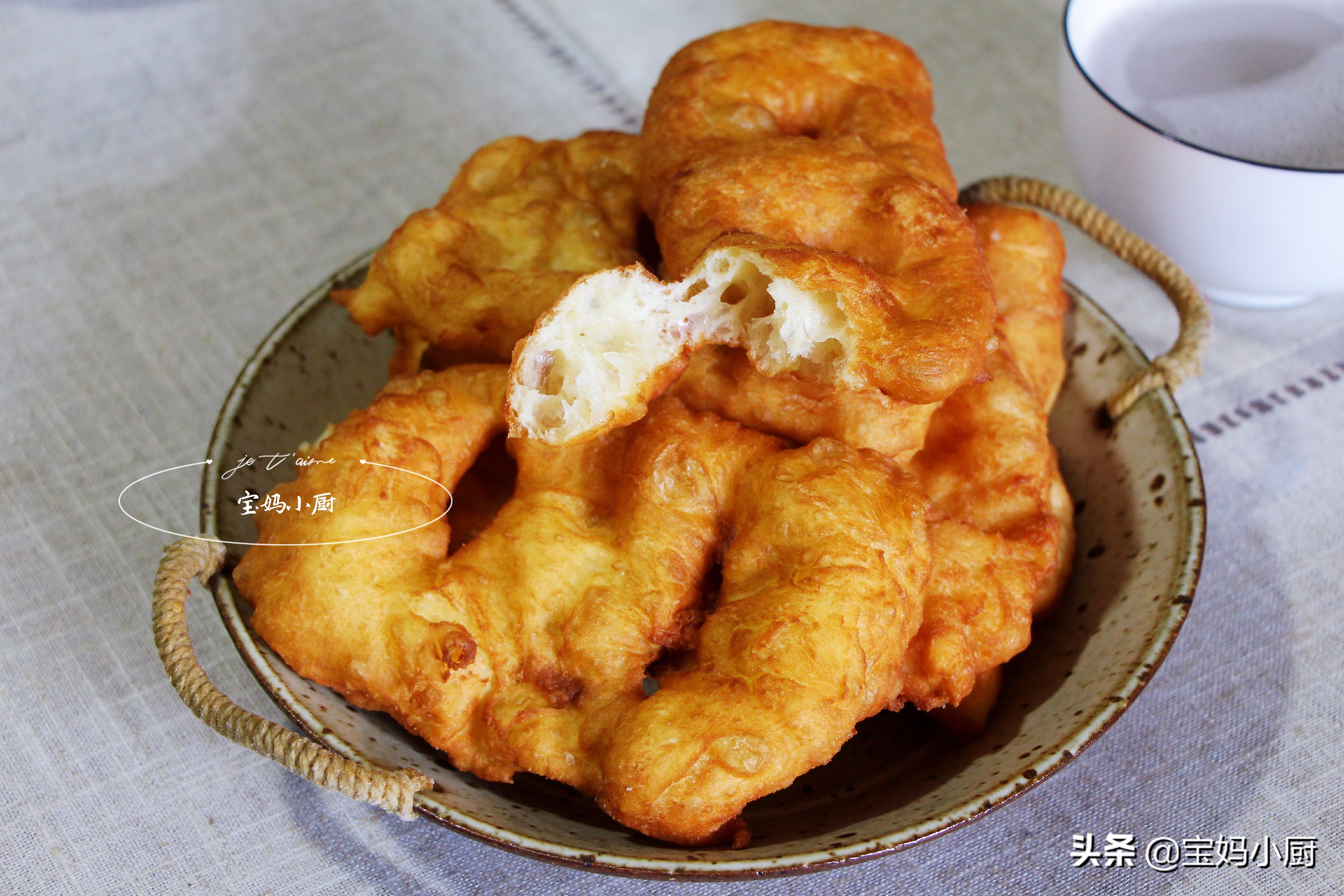 家庭自制早餐油饼,家庭自制美味油饼的小技巧