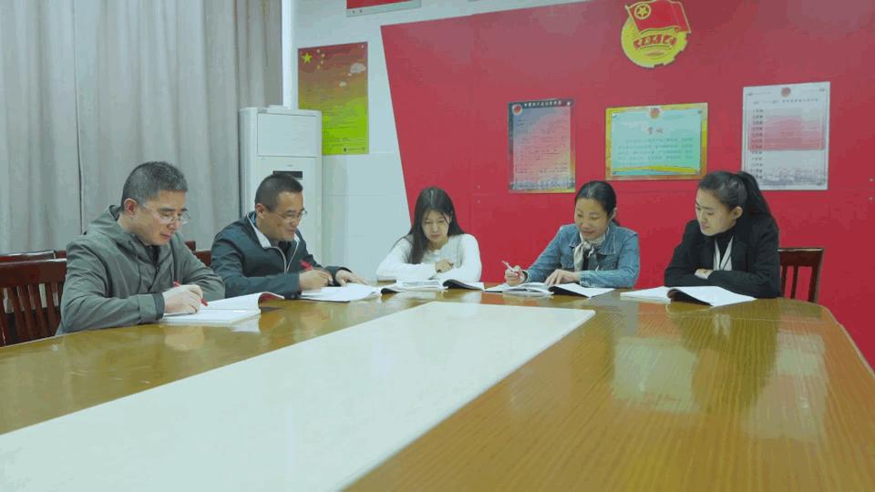 南京八大名校高考喜报,北大喜报背后的故事