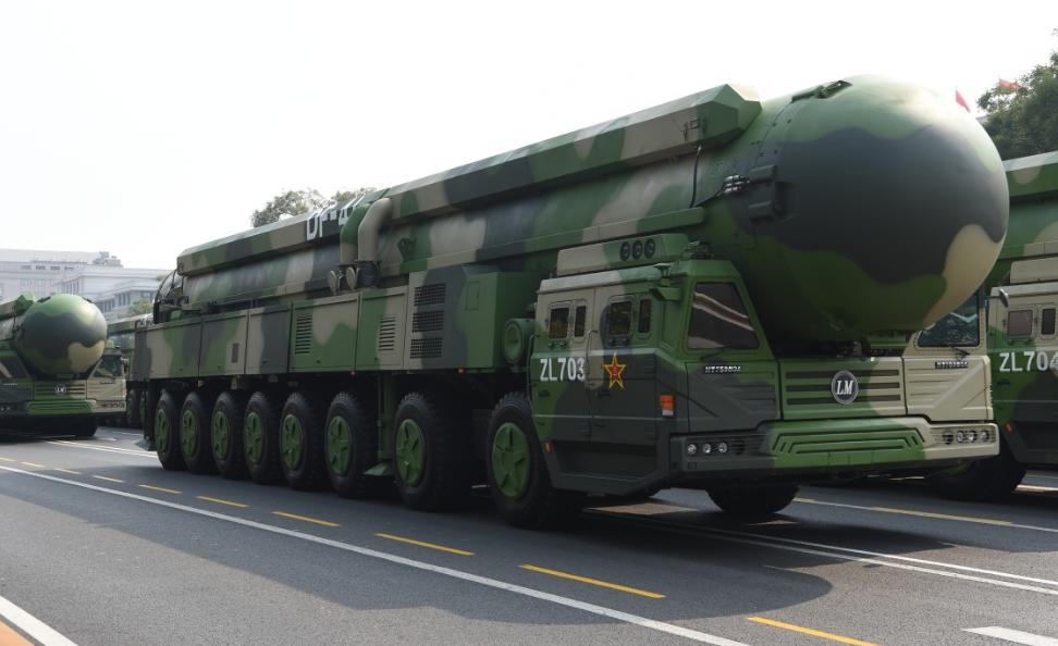 图160白天鹅轰炸机波罗的海,俄罗斯图160白天鹅夜间起飞