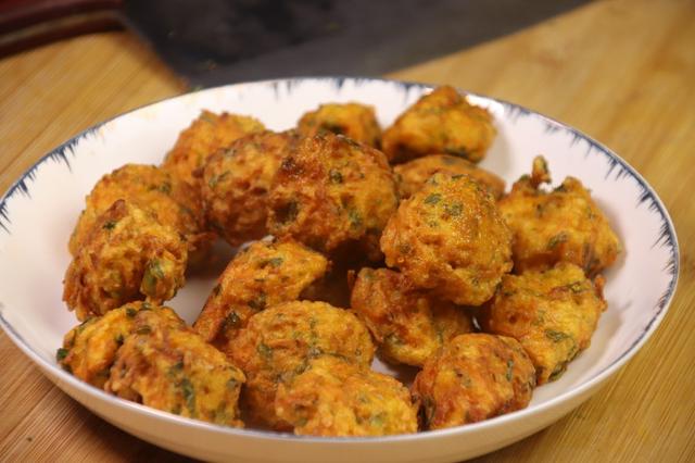 炸丸子怎么炸出来才会外酥里嫩,要炸丸子怎么样才能炸脆