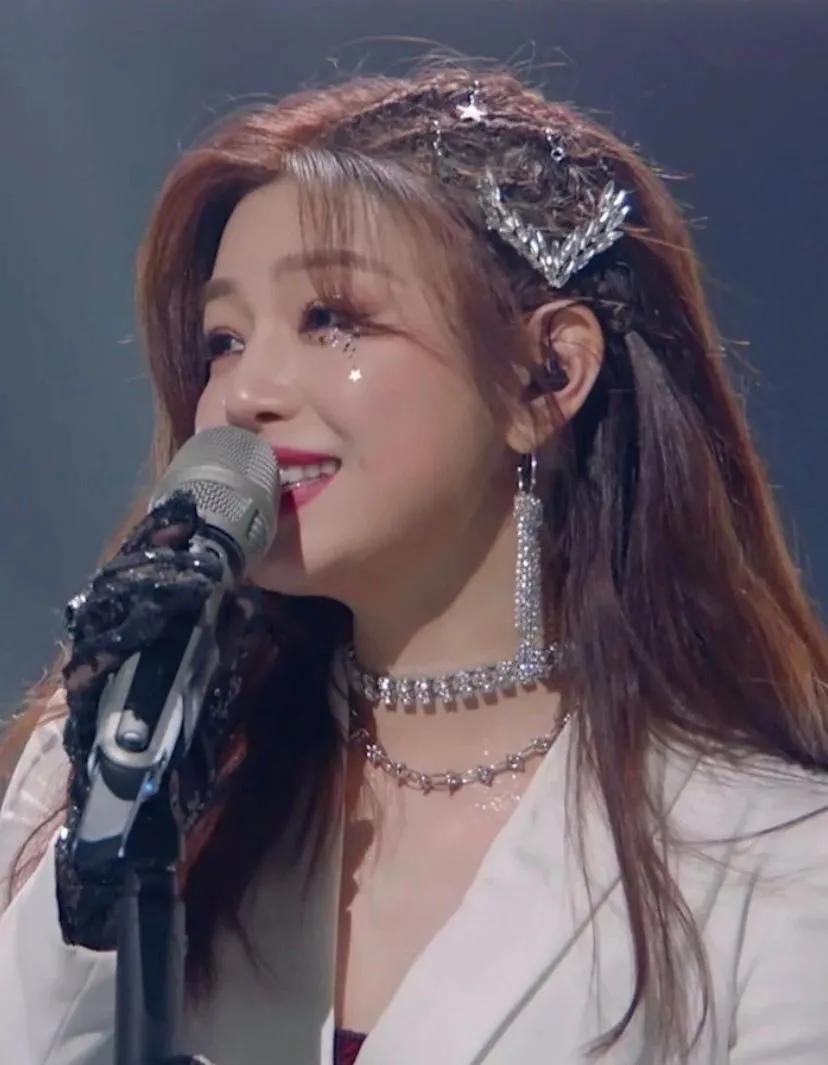 《浪姐2》土味小笼包陈妍希意外开挂,撞脸地表最强洋娃娃...