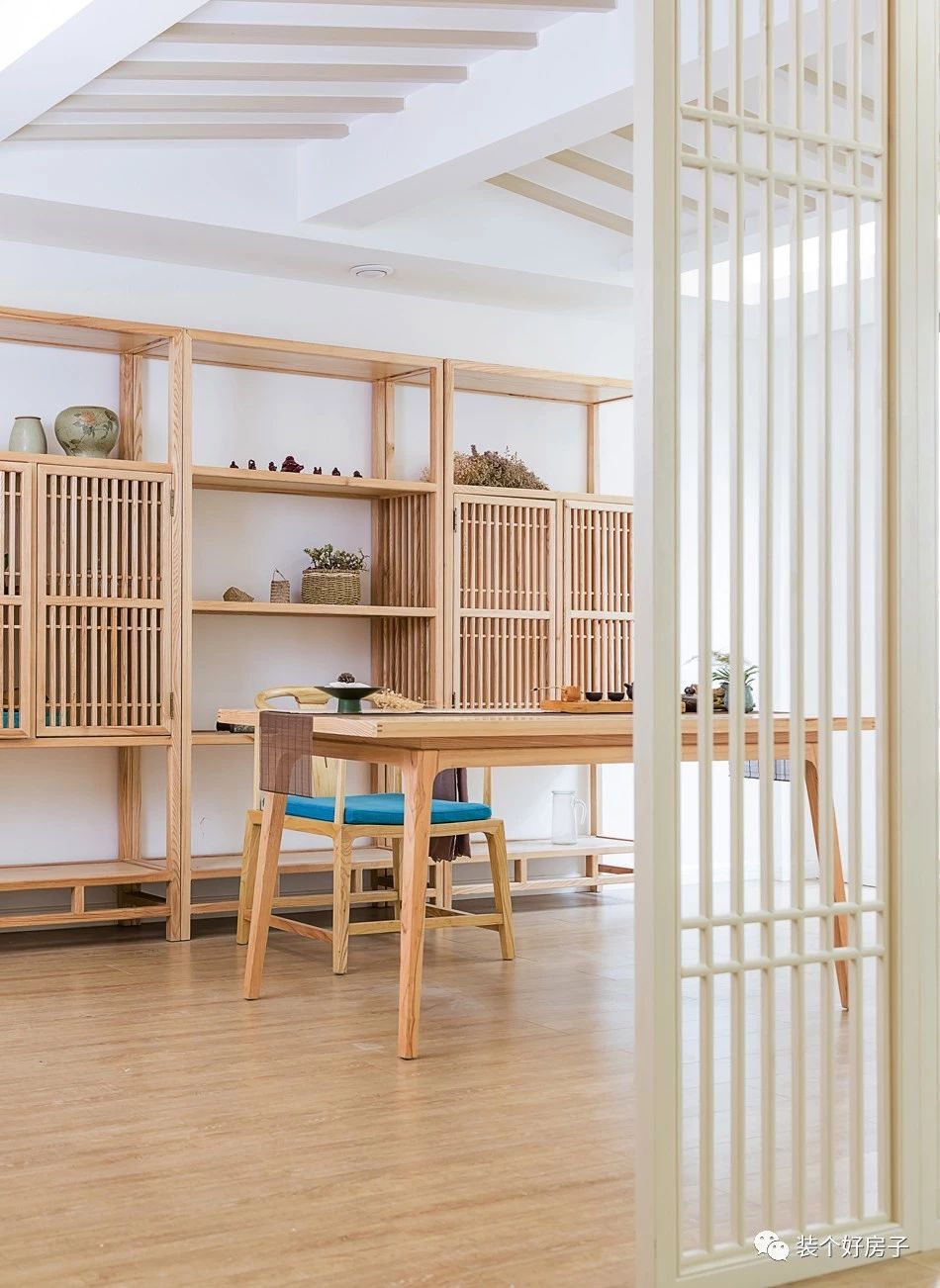 禅意新中式极简茶室风格,原木色书房客厅茶室一体化效果图