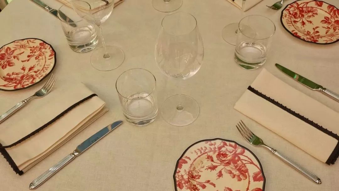 lv最经典单品,lv的跨界合作