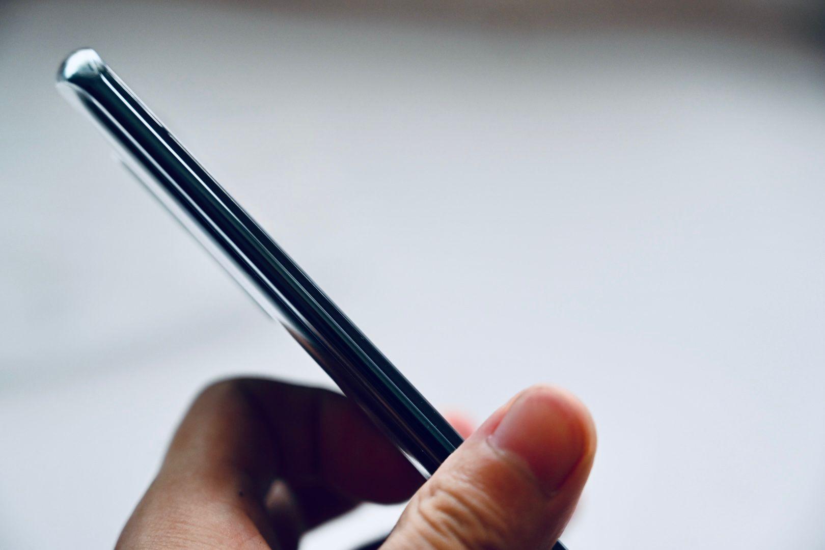 中兴axon305g屏下摄像手机,中兴axon30u和oppofindx3pro