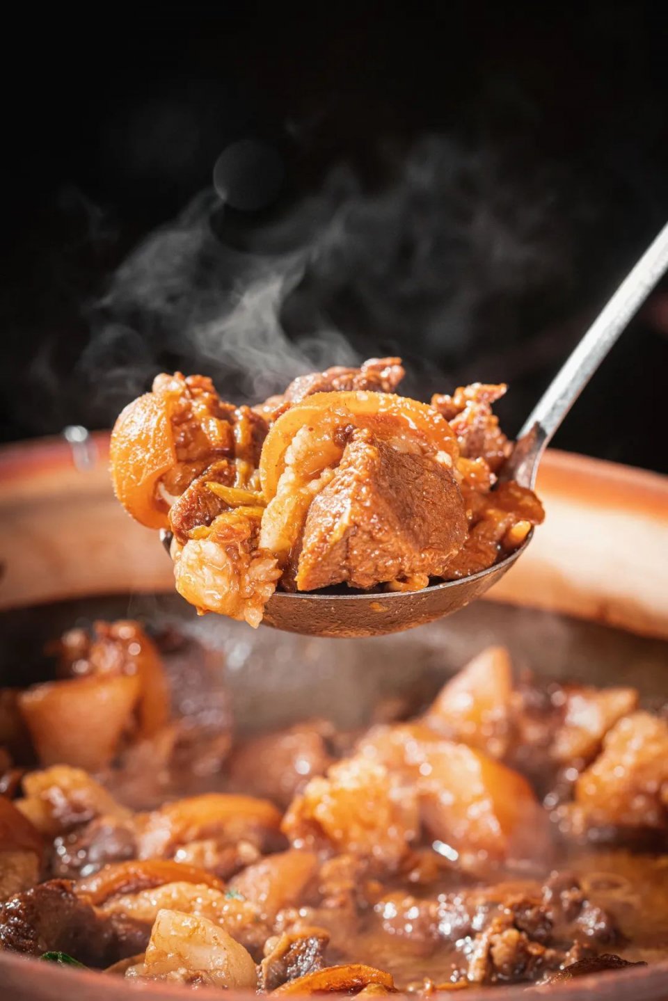 老西关炭炉羊肉煲，不给蘸酱！藏在村子里，门口停满豪车