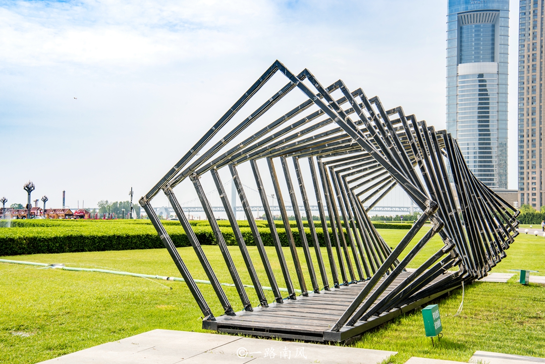 大连景点亚洲第一广场,大连填海景点